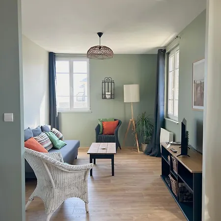 50 M De La Apartment *