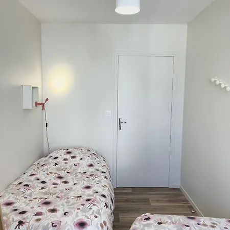 50 M De La Apartment *