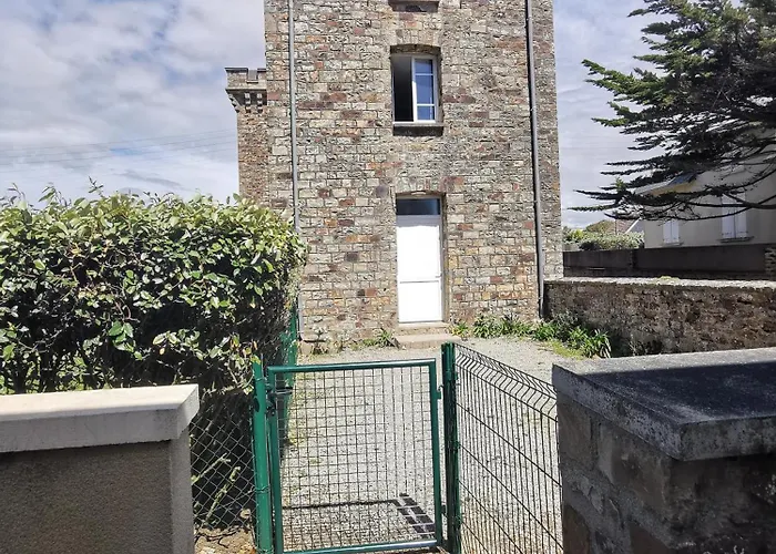 アパート 50 M De La *